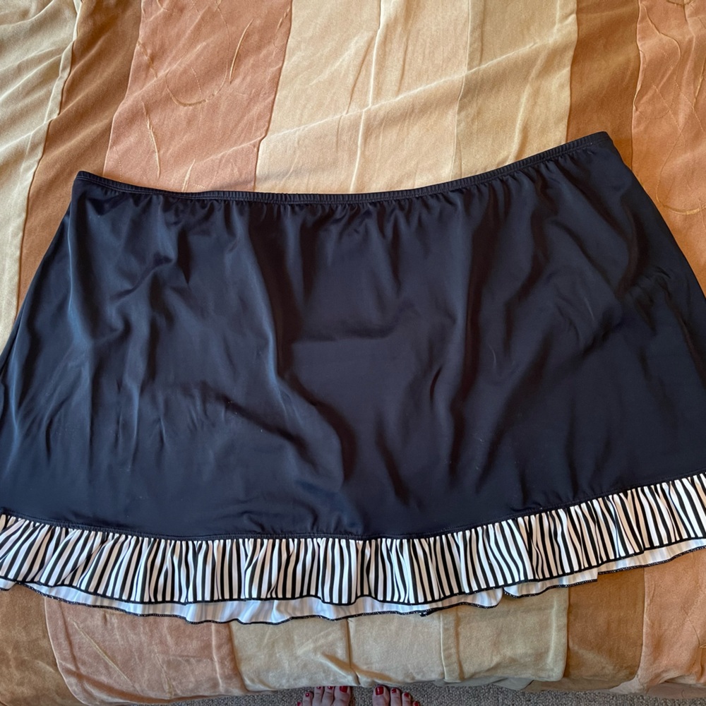 Catherines Swim Skirt, black with black and white striped ruffle, size 32W
